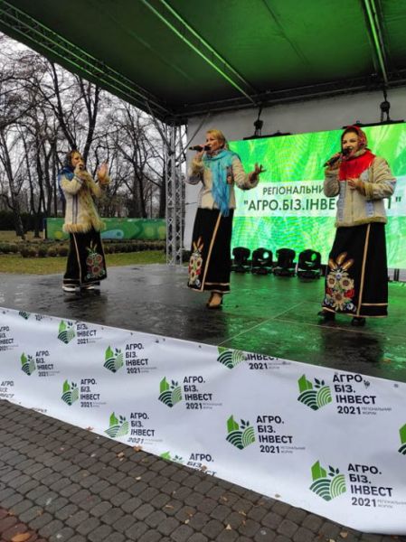 Карта Украины из семян: в Днепре установили новый рекорд