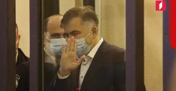 Михеила Саакашвили впервые привезли на заседание суда в Тбилиси, его сторонники устроили потасовку с полицией - Новости политики