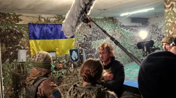Шон Пенн приехал на Донбасс для съемок документального фильма (Фото)
