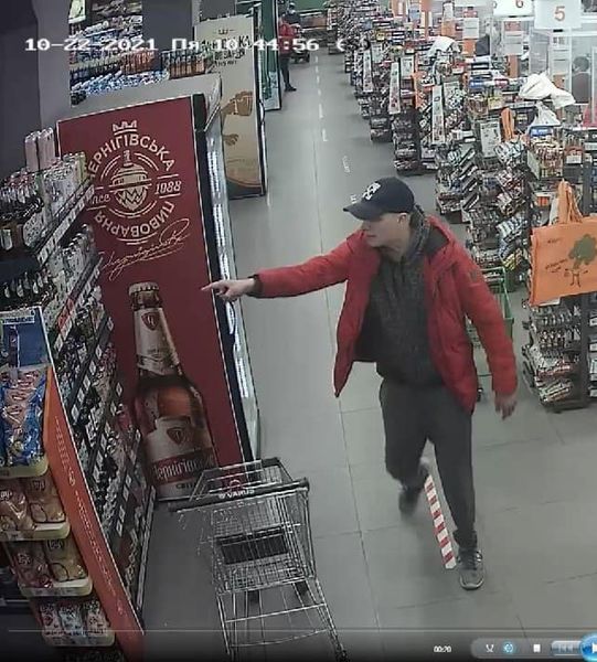 В Каменском полиция разыскивает парня, устроившего драку в магазине