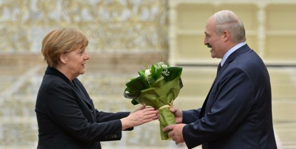 Ангела Меркель вновь связалась с Лукашенко