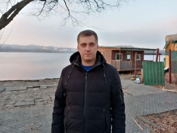 В Днепре на Набережной Победы демонтировали незаконное сооружение (Фото)