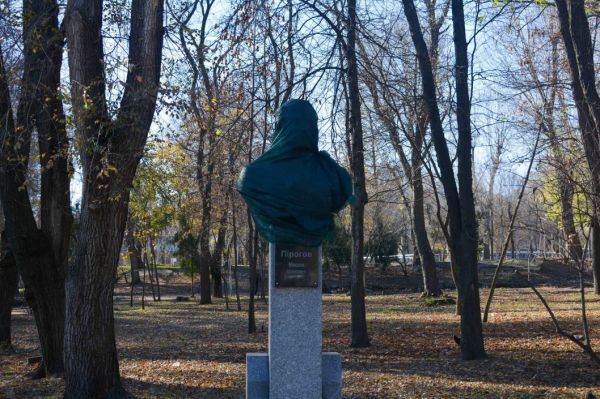 Как в Днепре выглядели бюсты русских военных перед демонтажем (Фото)