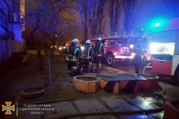 В Каменском во время пожара в многоэтажном доме сильно обгорел пенсионер