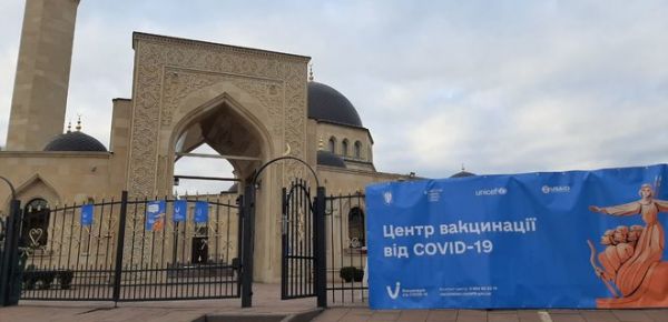 
В первой мечети Киева Ар-Рахма открыли пункт вакцинации от COVID-19 