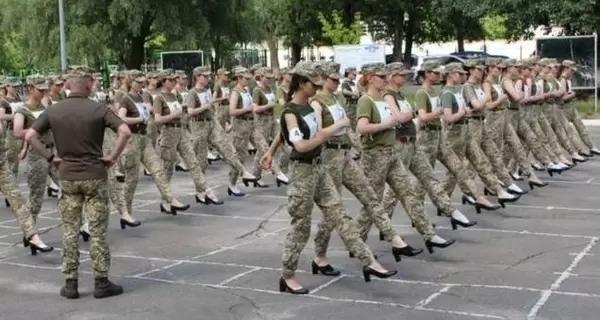 Женщины в Украине теперь обязаны становиться на воинский учет: список профессий - Новости политики