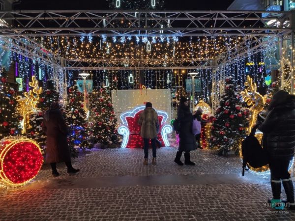 В центре Днепра открылась резиденция Санта Клауса (Фото)
