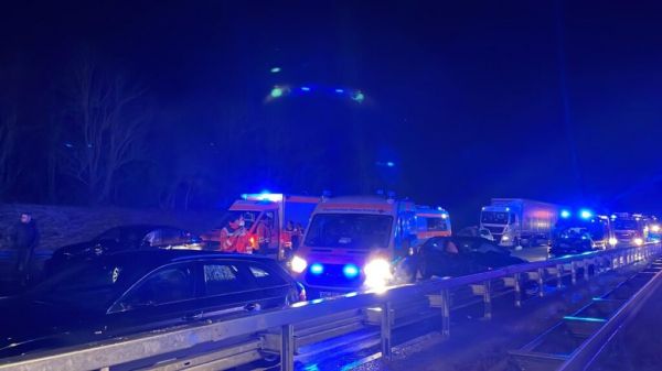 В Германии из-за ледяного дождя столкнулись сразу 50 автомобилей