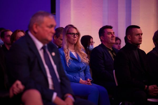 Зеленский наградил волонтеров - Новости политики