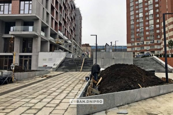 В Днепре продолжаются ремонтные работы на бульваре Кучеревского (Фото)