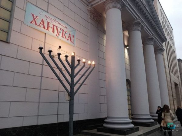 Праздник еврейской общины: как в Днепре выглядят главные ханукии (Фото)