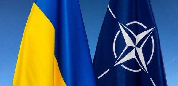 
Жители Запада поддерживают членство Украины в ЕС и НАТО и ее защиту от России – опрос 