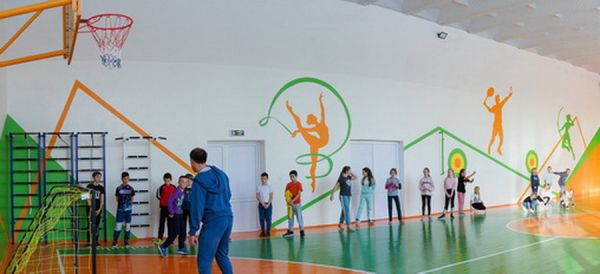 Світла та сучасна: у вінницькій школі №25 оновили спортивну залу                    
