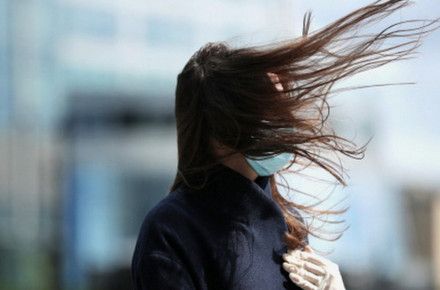 Сильні пориви вітру та ожеледиця: у Вінниці оголосили «помаранчевий» рівень небезпеки                     
