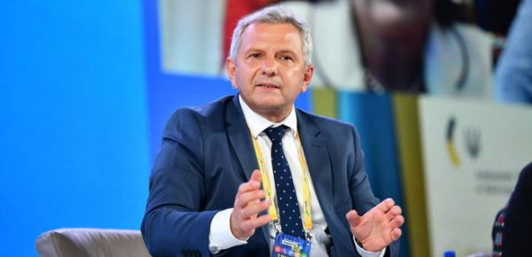 
Советник Зеленского рассказал, с чем связано падение гривни и высокая инфляция в Украине 
