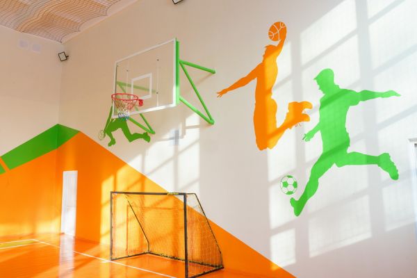Світла та сучасна: у вінницькій школі №25 оновили спортивну залу                    
