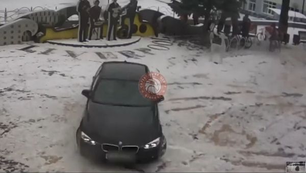 «Намагався дати позитивних емоцій людям»: водій чорного BMW про своє «дрифт-шоу» на вінницькому «Ліверпулі». Відео                     
