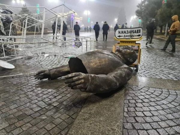 Протесты в Казахстане обостряются: гибель детей и «миротворцы»