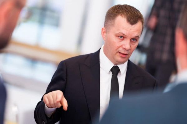 «Убеждайте работодателей повышать зарплаты из-за инфляции»: что думают экономисты об идее Милованова - Новости экономики