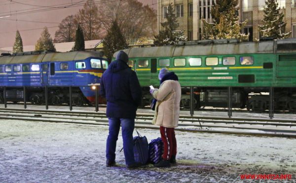 Двоповерховий потяг Skoda курсує через Вінницю до Львова. Фоторепортаж з вокзалу                    

