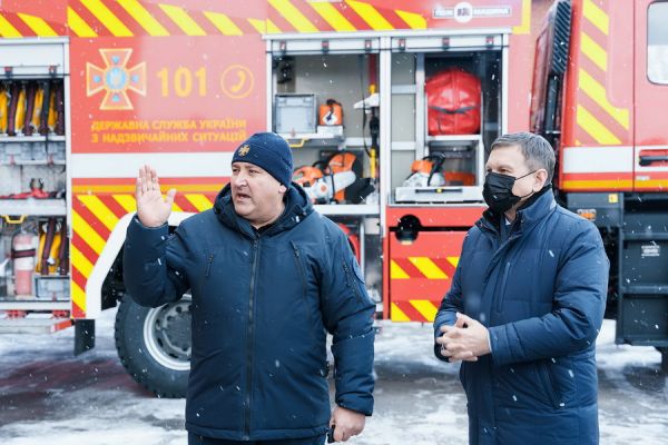 Вінницькі рятувальники отримали нову пожежну машину                    
