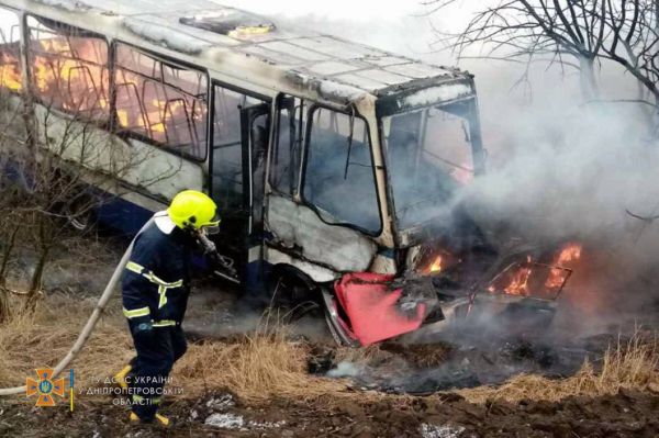 Смертельное ДТП на Днепропетровщине: ВАЗ влетел в рейсовый автобус