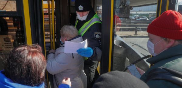 
Первый день "локдауна" в Киеве. Полиция зафиксировала около 234 нарушений в транспорте 