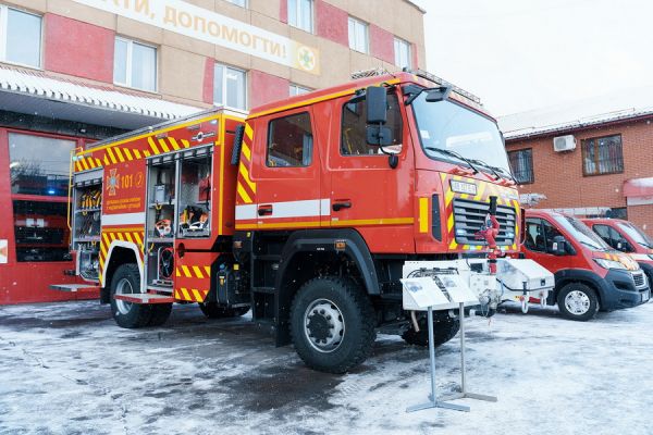 Вінницькі рятувальники отримали нову пожежну машину                    
