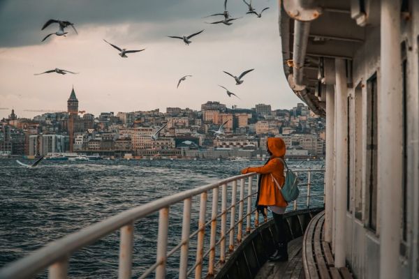 Шоппинг в Турции становится еще доступнее: туристы ринулись скупать одежду