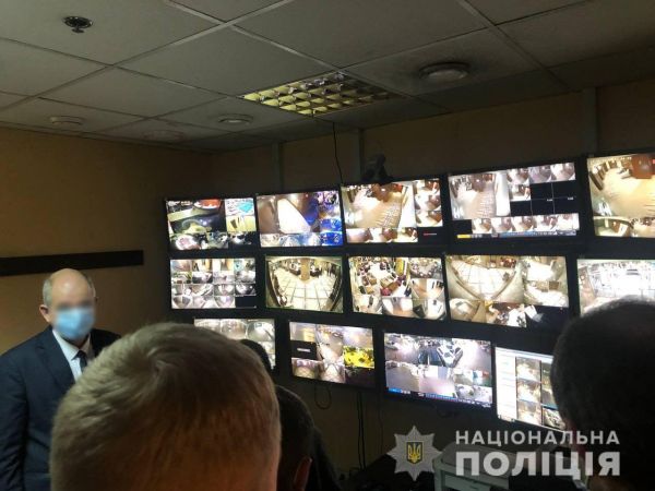 
Полиция обыскала дом Ярославского и гостиницу Kharkiv Palace по делу о смертельном ДТП 