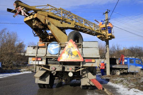 В Днепре по просьбе жителей монтируют новые сети наружного освещения