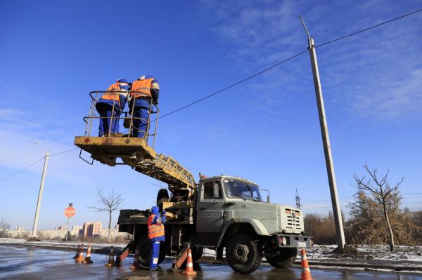 В Днепре по просьбе жителей монтируют новые сети наружного освещения