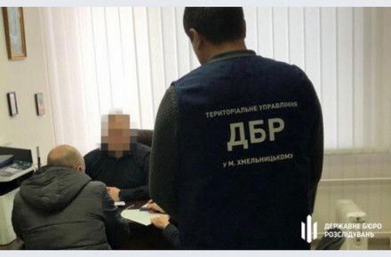 ДБР оголосило про підозру колишньому заступнику начальника Вінницької податкової, який завдав державі збитки на 5 млн грн і потім пішов на підвищення                     

