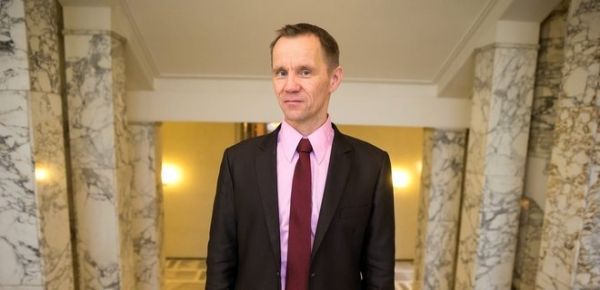 
Финский депутат подал в отставку с должности главы комитета из-за твита об Украине и НАТО 