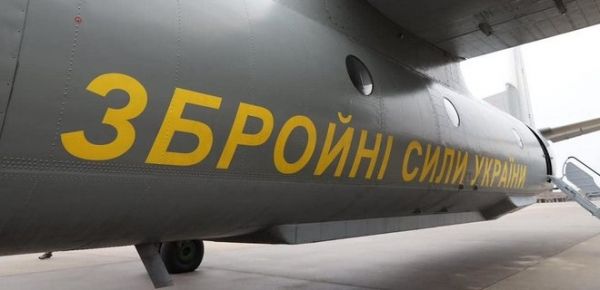 
"Привезли дроны военным". Арахамия, Верещук и группа нардепов прибыли на Донбасс: фото 