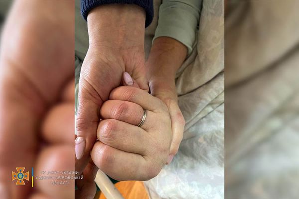 В Кривом Роге спасатели снимали с пальца женщины кольцо (Фото)