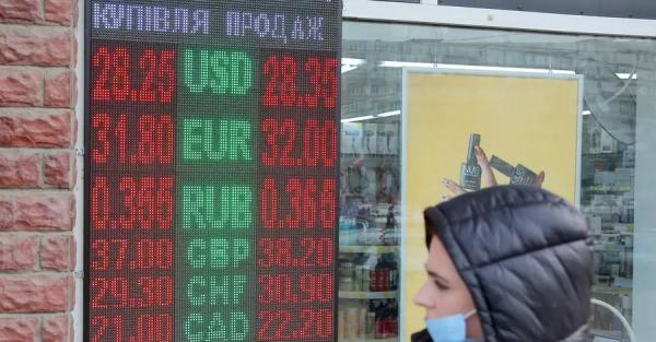 Покупать или продавать? 5 актуальных вопросов о курсе доллара  - Новости экономики