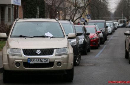 У Вінниці створили групу, яка перевірить, де водії заїжджають на тротуари, щоб встановити стовпчики                     
