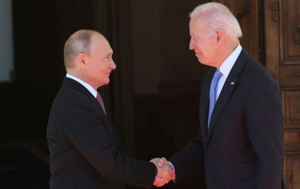 Макрон договорился о встрече Байдена и Путина на саммите по безопасности