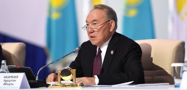 
Назарбаева лишают возможности пожизненно влиять на политику Казахстана 