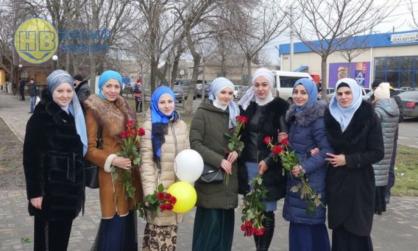 В Геническе во Всемирный день хиджаба состоялась традиционная уличная акция