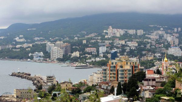 В Крыму резко возросло количество выставленных на продажу квартир, а ФСБ вывозит семьи
