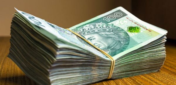 
Польша упрощает для украинцев обмен наличной гривни на злотые 