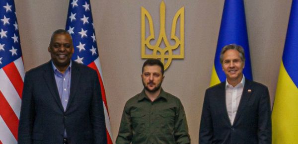
Блинкен поддержал традицию западных лидеров: фото из вагона поезда рейса Польша – Киев 