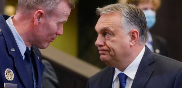 
Венгрия могла тайно передавать Украине оружие через другие страны – NYT 