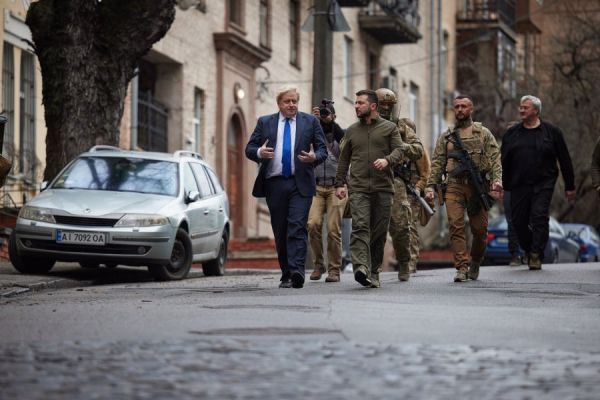Борис Джонсон в Киеве получил неожиданный подарок