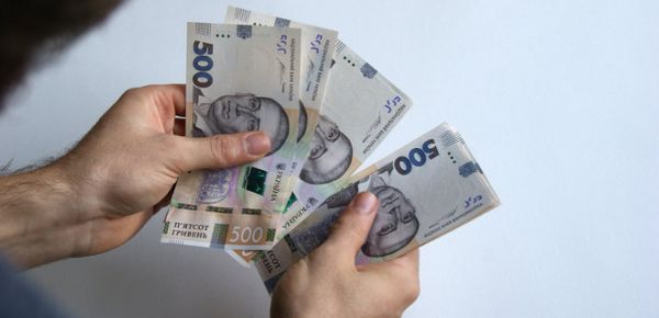 
Зеленский подписал закон о гарантиях по депозитам: 100% сегодня, 600 000 грн после войны 