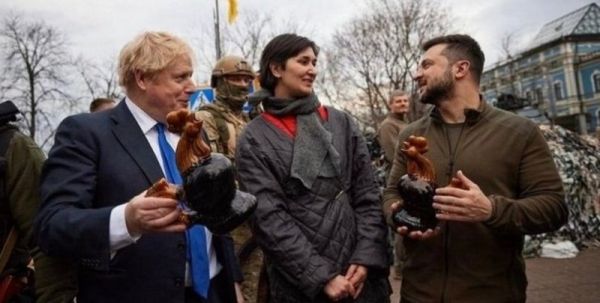 Борис Джонсон в Киеве получил неожиданный подарок