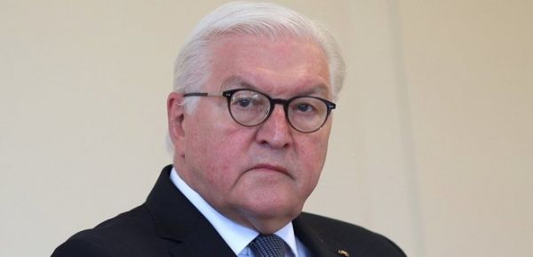 
Штайнмайер отказался от бала солидарности с Украиной в Берлине – "неподходящее время" 