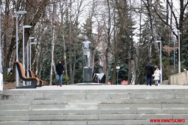 З центрального парку Вінниці приберуть пам’ятник Горькому                     
